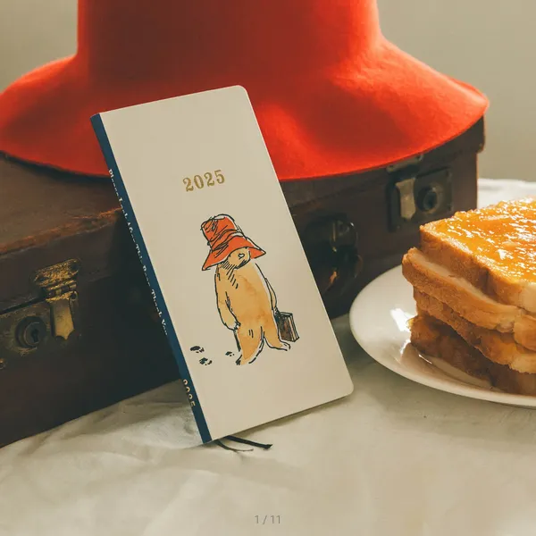 Hobonichi Techo 2025 Paddington™: Please look after this bear. Thank you. Weeks Hardcover Book / Weekly Horizontal / January start / Monday start - Japanese Edition