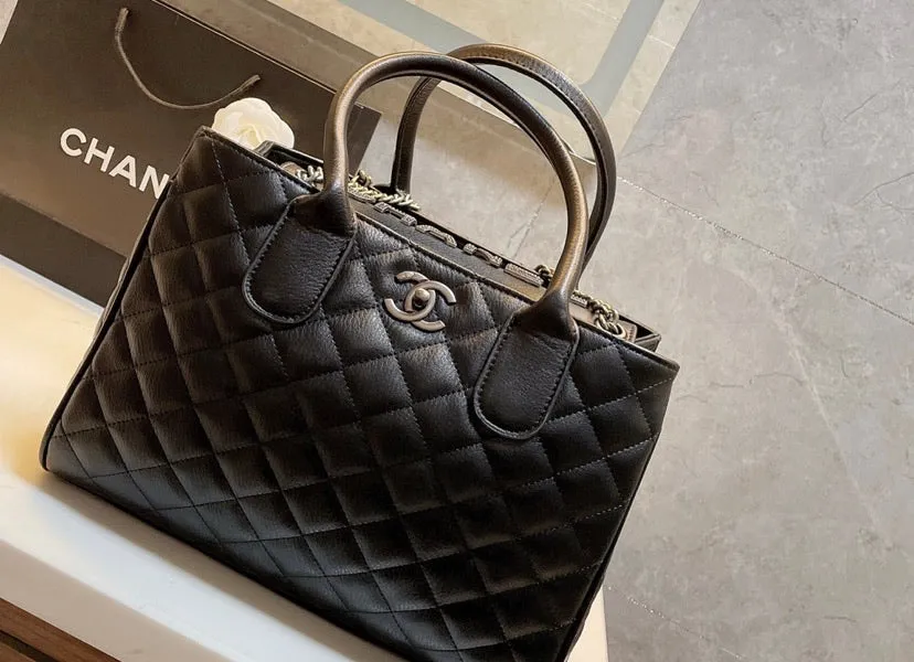 Leather black Chanel shoulder handbag