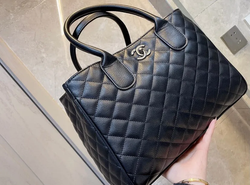 Leather black Chanel shoulder handbag