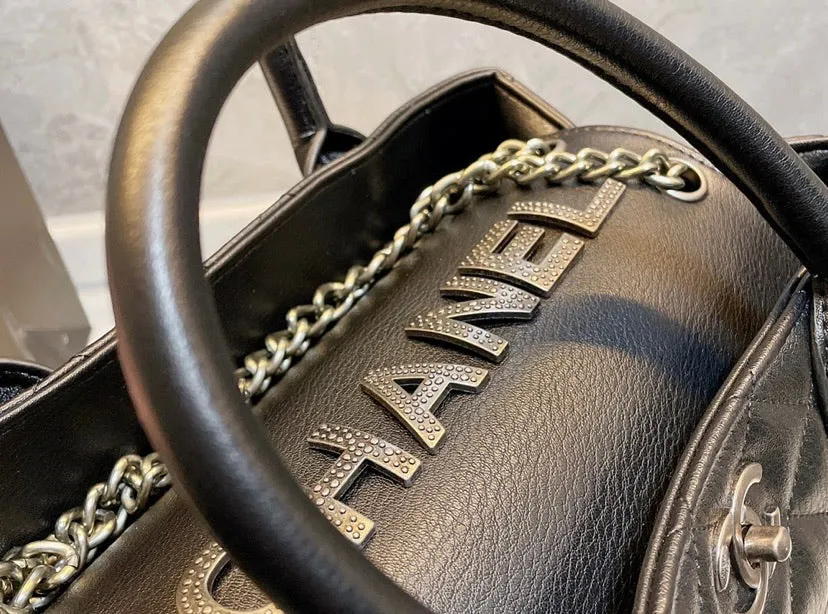 Leather black Chanel shoulder handbag